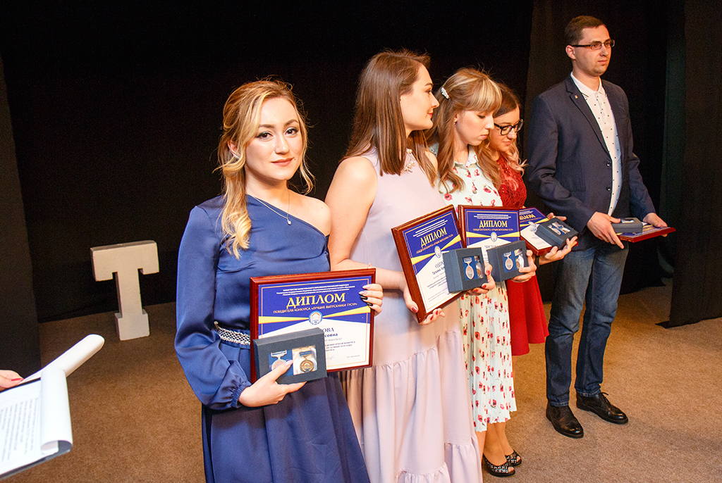 Медали первых: в ТУСУРе наградили лучших выпускников университета
